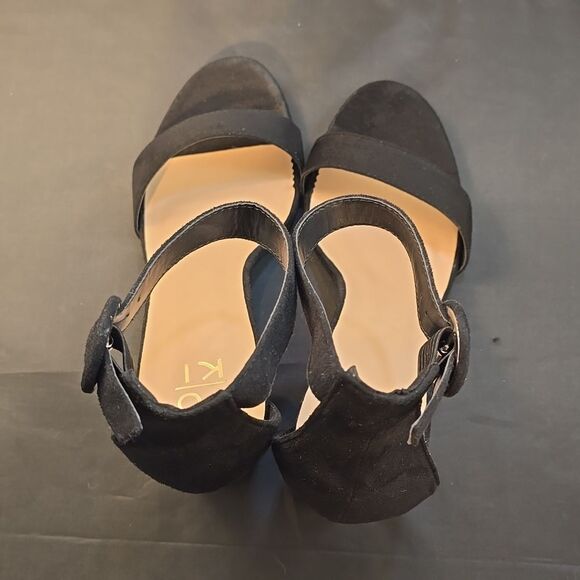 BRAND NEW YOKI BLOCK HEELED WOMEN'S OPEN TOE FAUX SUEDE SANDAL - Picture 6 of 16